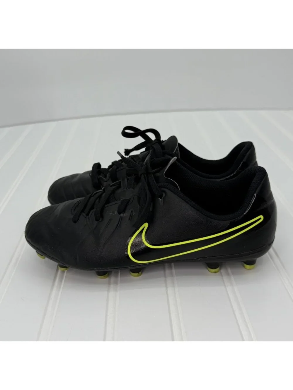 Nike Boys Tiempo Legend 10 Club DV4352-001 Black Soccer Cleats Shoes Size 3Y - Picture 1 of 6